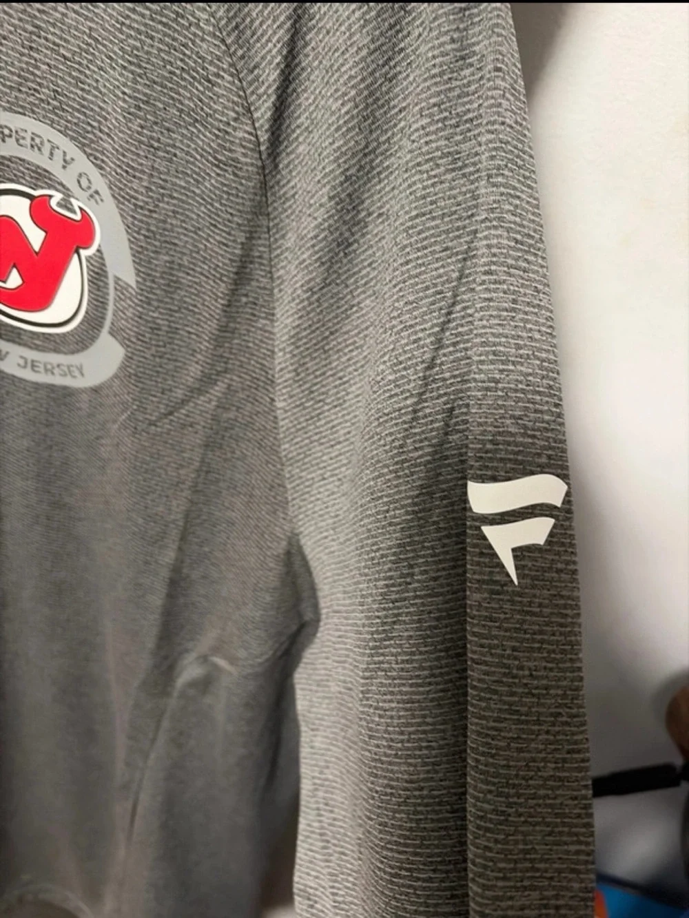 Brand New Men’s Size Large New Jersey Devils Hoodie